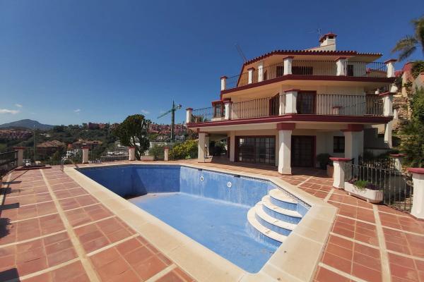 7 Bedroom, 7 Bathroom Villa For Sale in La Quinta, Nueva Andalucia